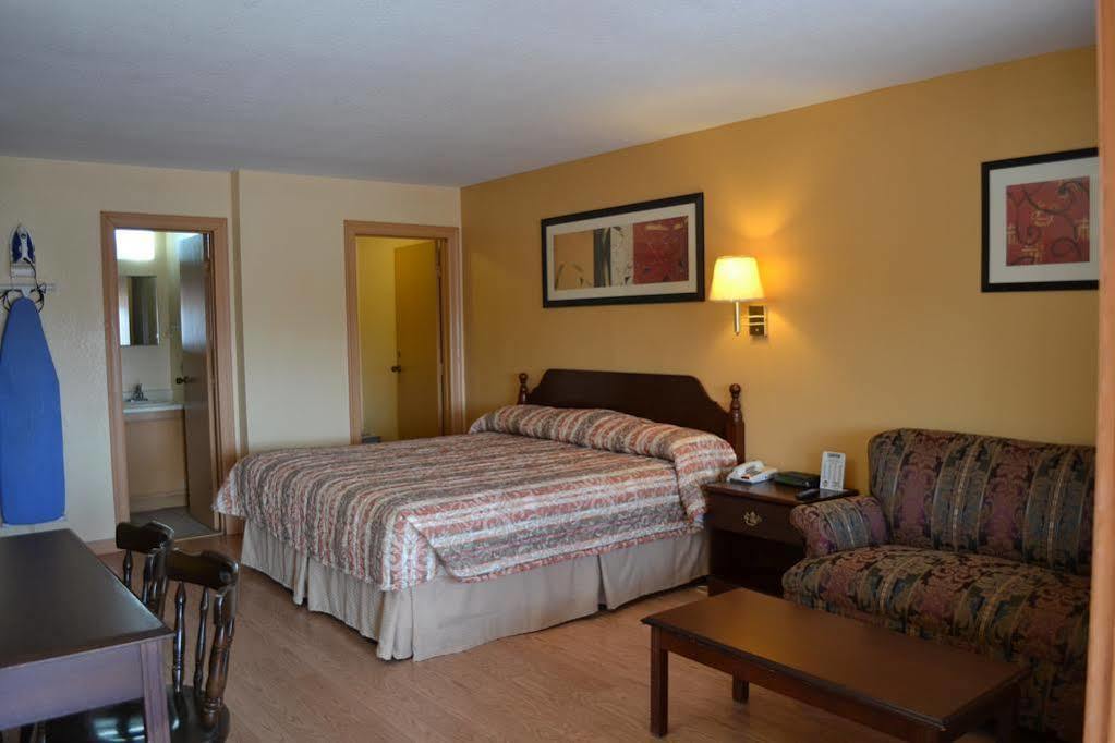 Deluxe Inn And Suites เวสลาโค ภายนอก รูปภาพ