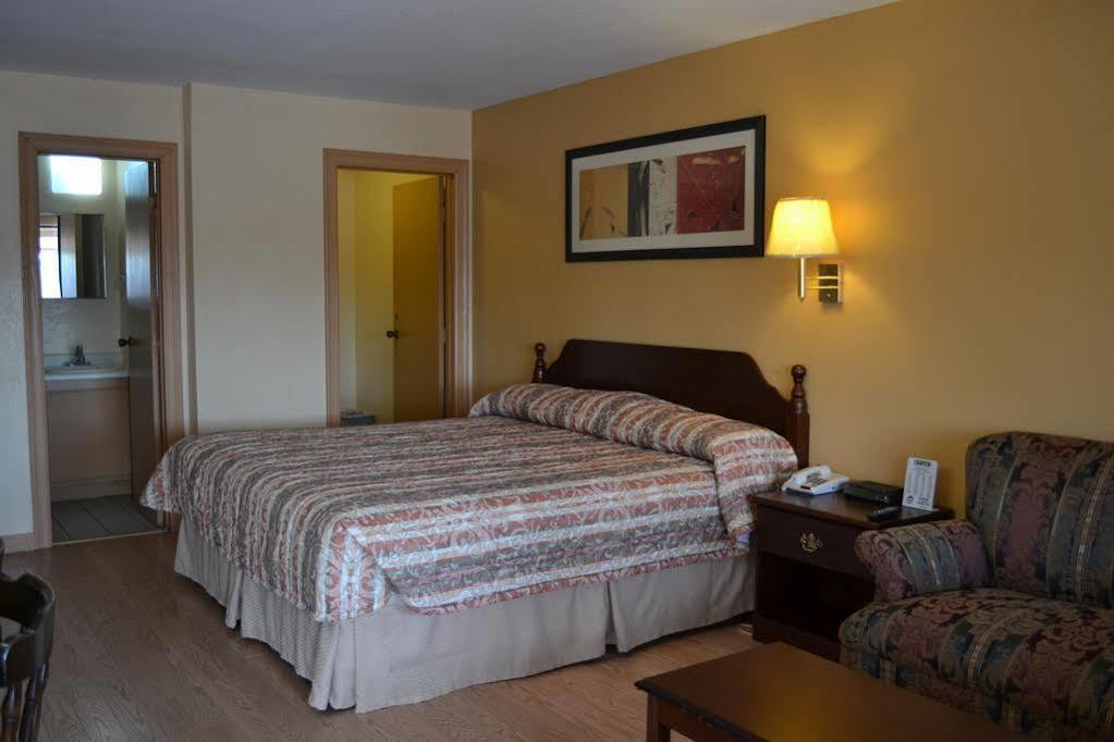 Deluxe Inn And Suites เวสลาโค ภายนอก รูปภาพ