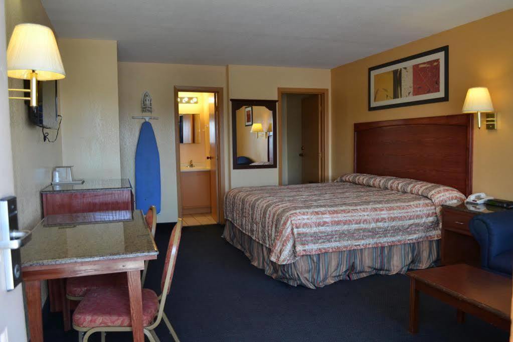 Deluxe Inn And Suites เวสลาโค ภายนอก รูปภาพ