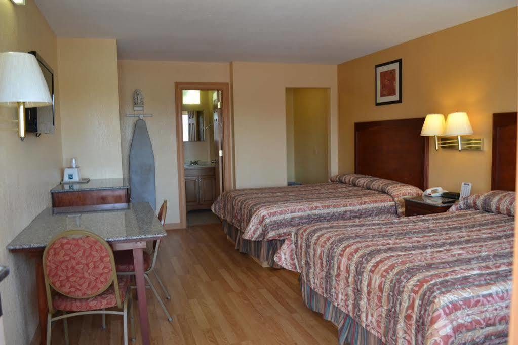 Deluxe Inn And Suites เวสลาโค ภายนอก รูปภาพ